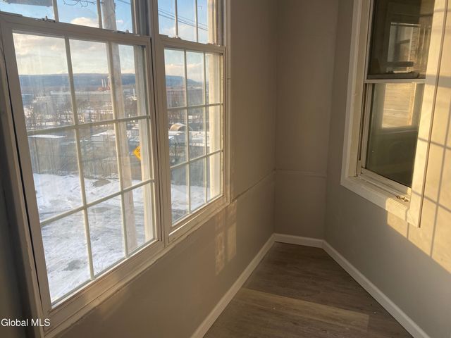 609 Bluff Avenue, Schenectady, NY 12303