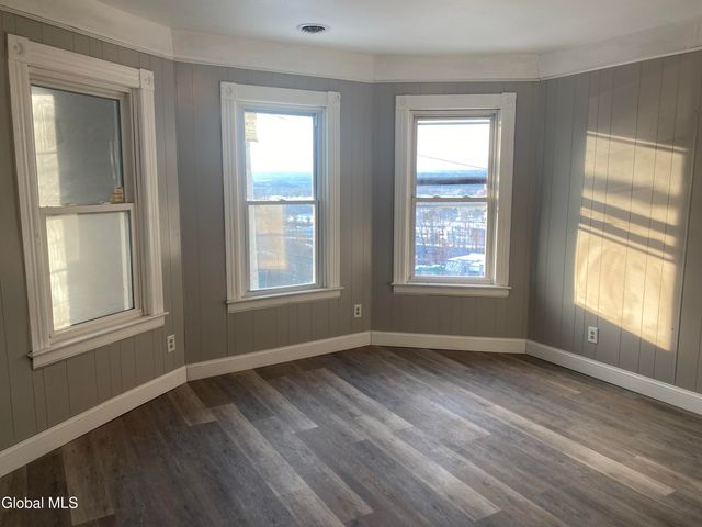 609 Bluff Avenue, Schenectady, NY 12303