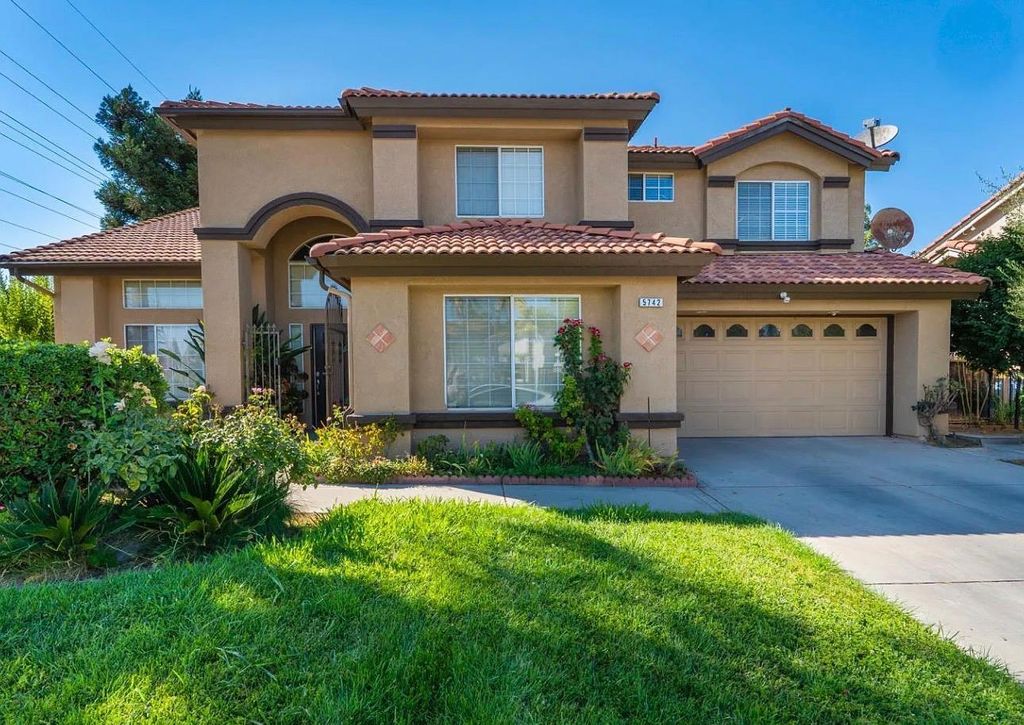 Image 1 of property listing at 5742 W Palo Alto Avenue, Fresno, CA 93722