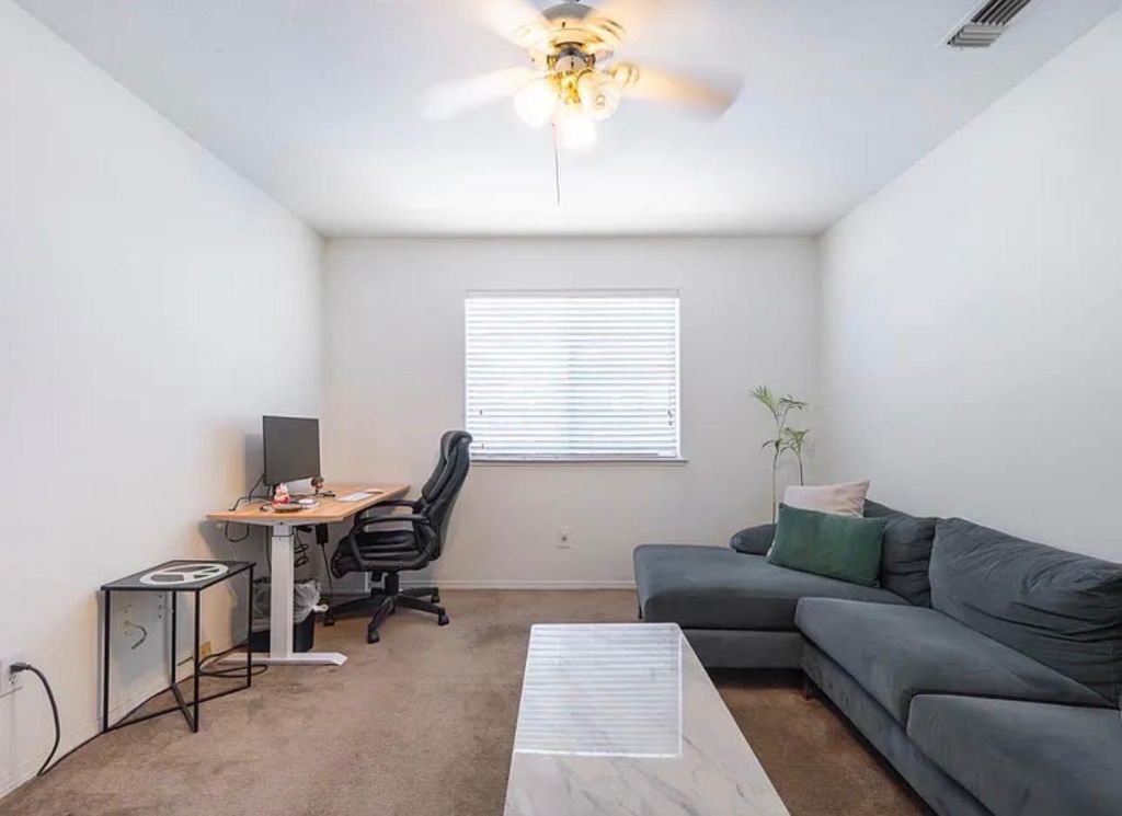 Image 13 of property listing at 5742 W Palo Alto Avenue, Fresno, CA 93722