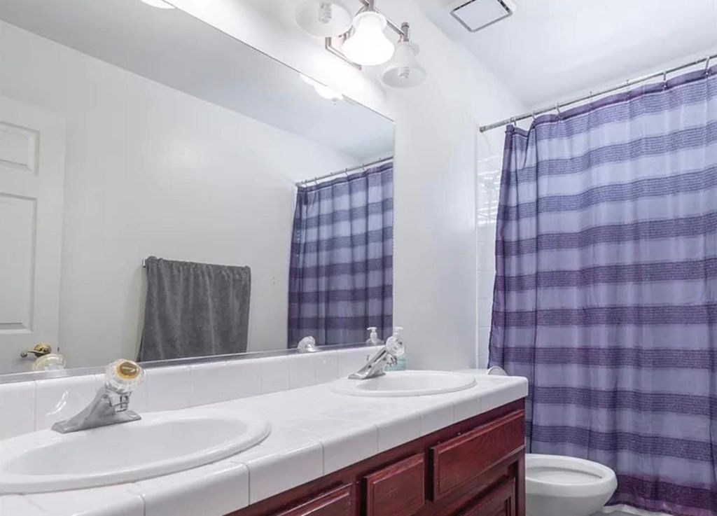 Image 14 of property listing at 5742 W Palo Alto Avenue, Fresno, CA 93722