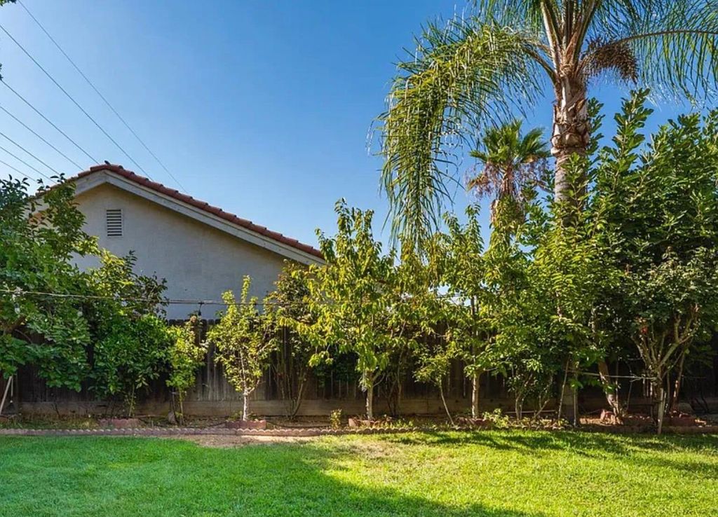 Image 18 of property listing at 5742 W Palo Alto Avenue, Fresno, CA 93722
