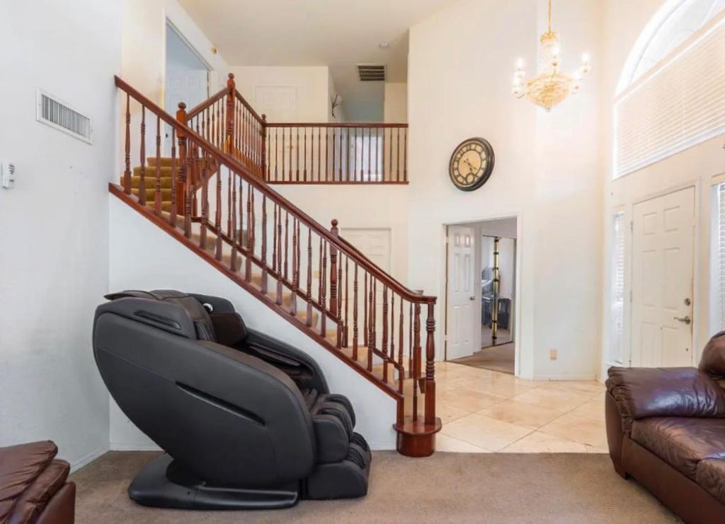 Image 3 of property listing at 5742 W Palo Alto Avenue, Fresno, CA 93722