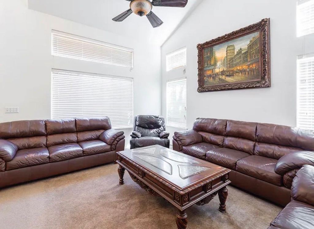 Image 5 of property listing at 5742 W Palo Alto Avenue, Fresno, CA 93722