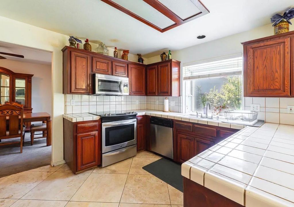 Image 8 of property listing at 5742 W Palo Alto Avenue, Fresno, CA 93722