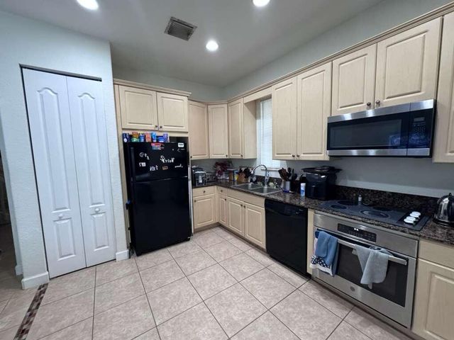 2812 Eagle Rock Circle 906, West Palm Beach, FL 33411