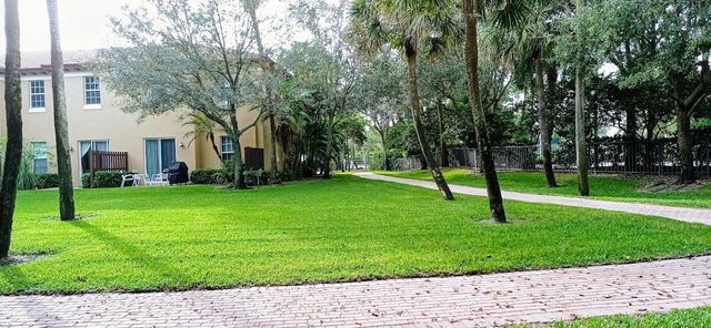 2812 Eagle Rock Circle 906, West Palm Beach, FL 33411