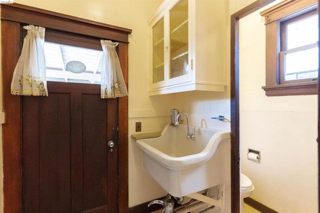 478 Jean St, Oakland, CA 94610