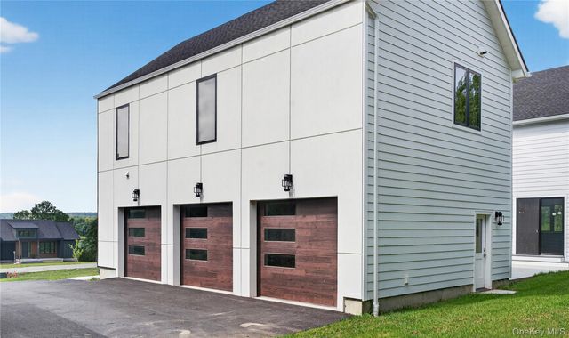 4 Warwick Isle Boulevard, Pine Island, NY 10969