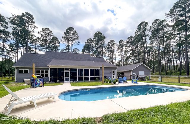 1005 Youngs Road, Vass, NC 28394