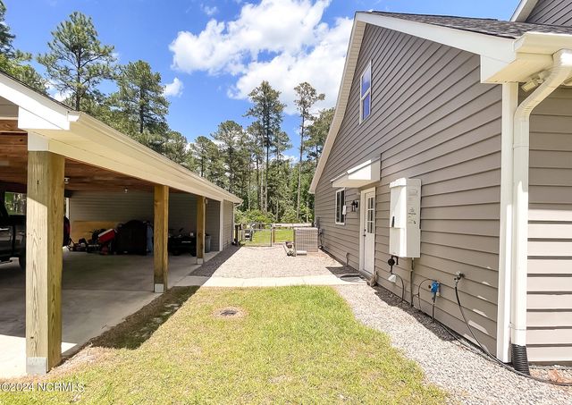 1005 Youngs Road, Vass, NC 28394