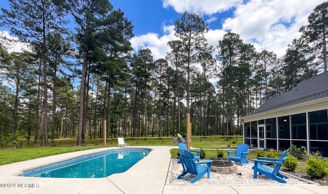 1005 Youngs Road, Vass, NC 28394