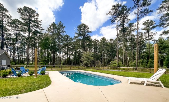 1005 Youngs Road, Vass, NC 28394
