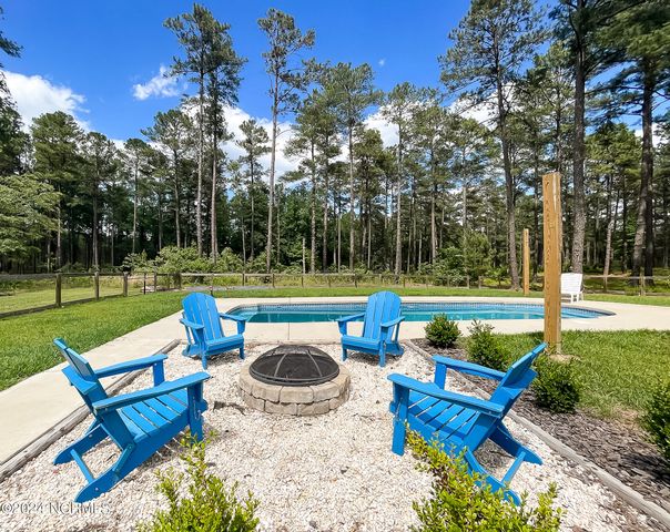 1005 Youngs Road, Vass, NC 28394