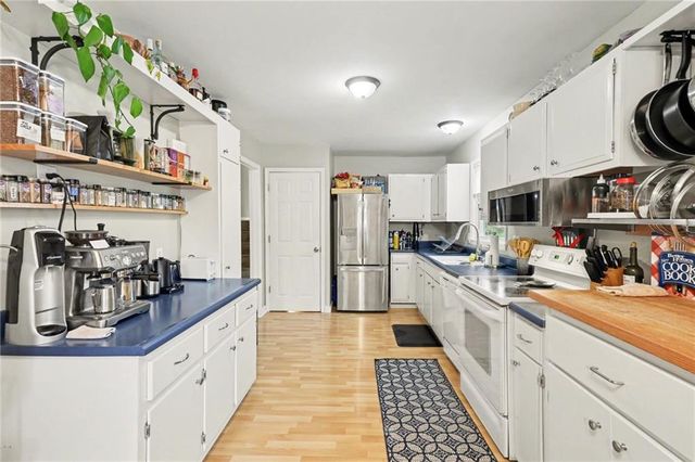 8126 E 134th Street, Grandview, MO 64030