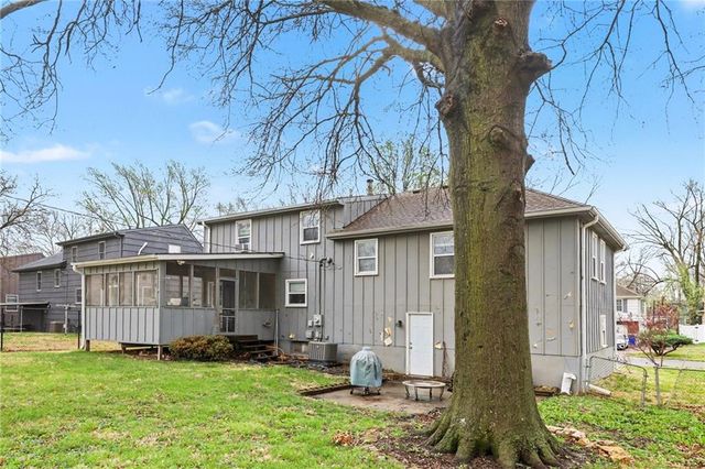 8126 E 134th Street, Grandview, MO 64030