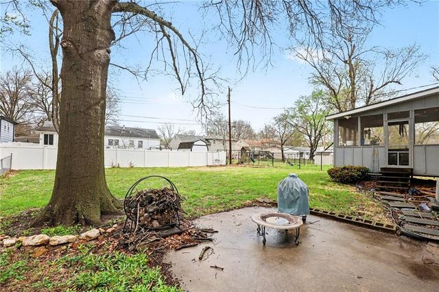 8126 E 134th Street, Grandview, MO 64030