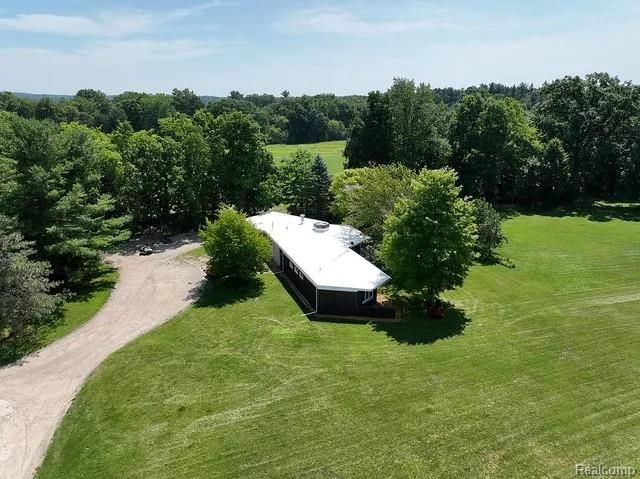 7386 Dean Road, Deerfield Township, MI 48430