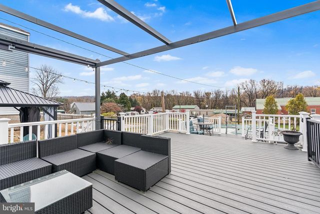 676 W MARKET ST, Marietta, PA 17547