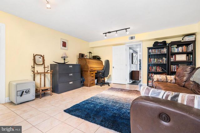 676 W MARKET ST, Marietta, PA 17547