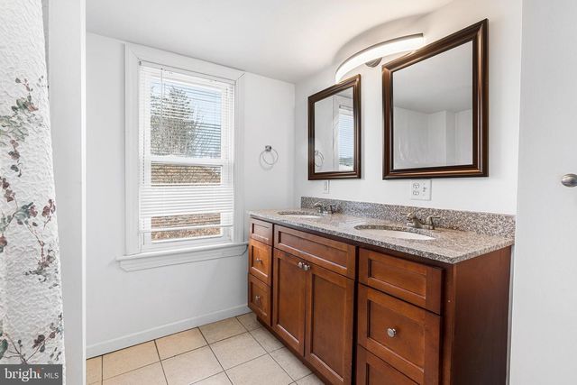 676 W MARKET ST, Marietta, PA 17547