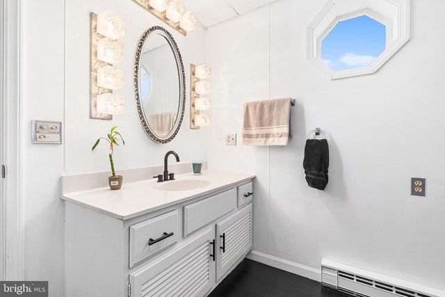 676 W MARKET ST, Marietta, PA 17547