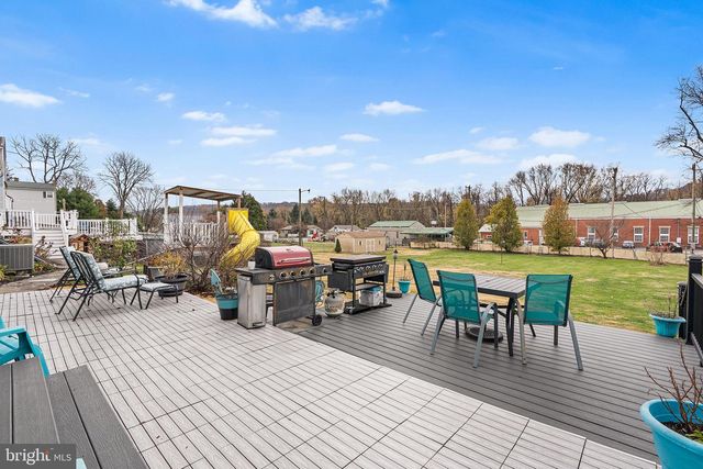 676 W MARKET ST, Marietta, PA 17547