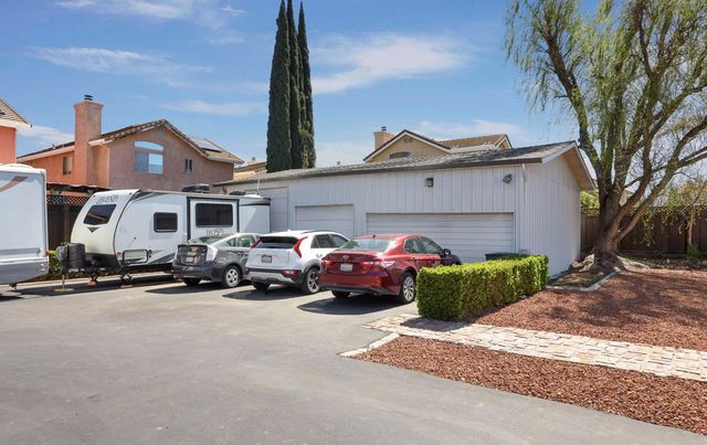 1900 W Lowell Ave, Tracy, CA 95376