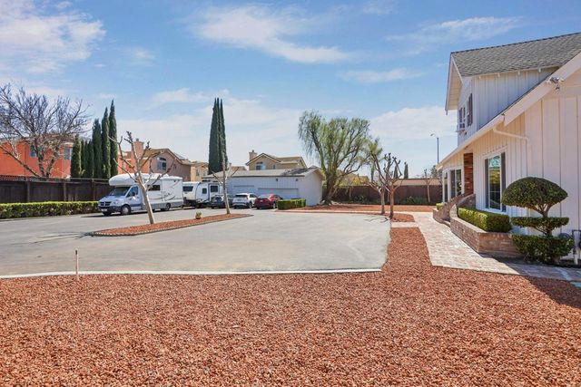 1900 W Lowell Ave, Tracy, CA 95376