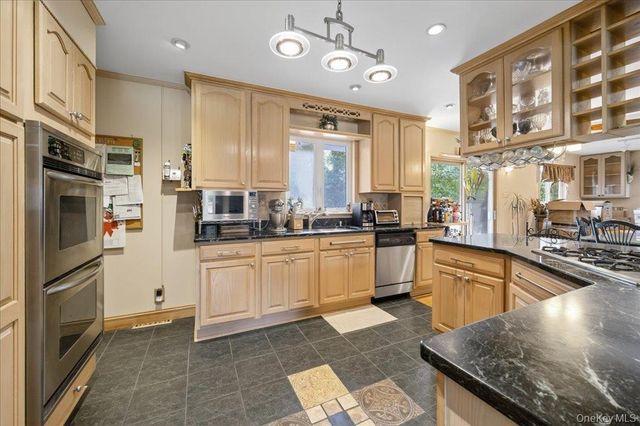 11 Merriewold Lane N, Monroe, NY 10950