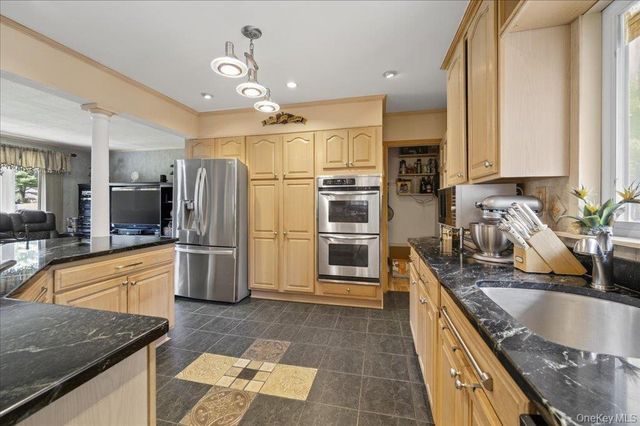 11 Merriewold Lane N, Monroe, NY 10950