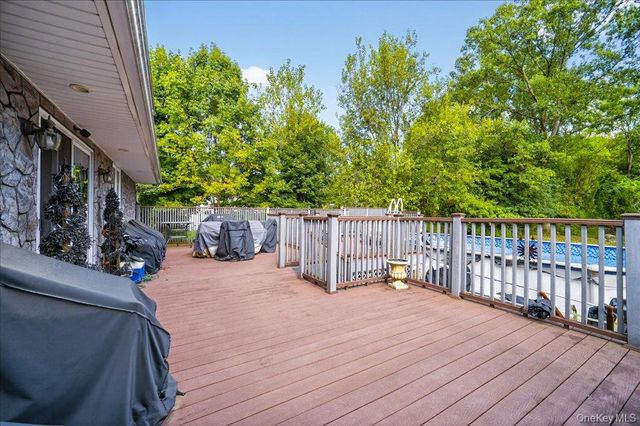 11 Merriewold Lane N, Monroe, NY 10950