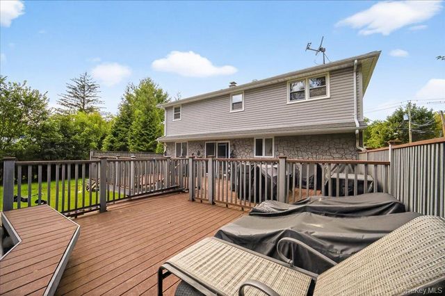 11 Merriewold Lane N, Monroe, NY 10950