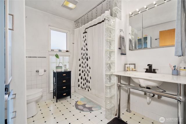 513 Harrington Avenue NE, Renton, WA 98056