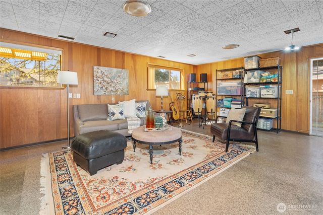 513 Harrington Avenue NE, Renton, WA 98056