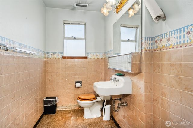 513 Harrington Avenue NE, Renton, WA 98056