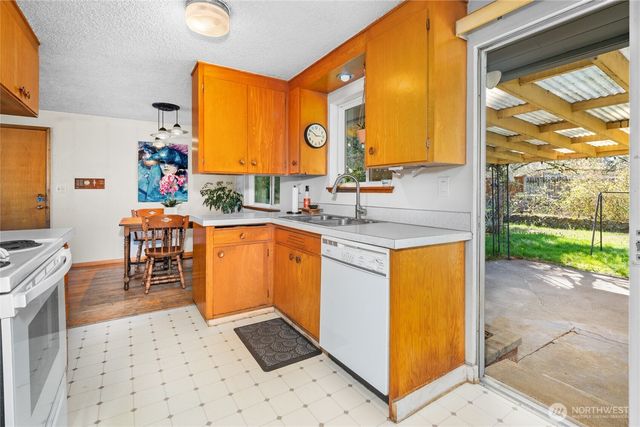 513 Harrington Avenue NE, Renton, WA 98056