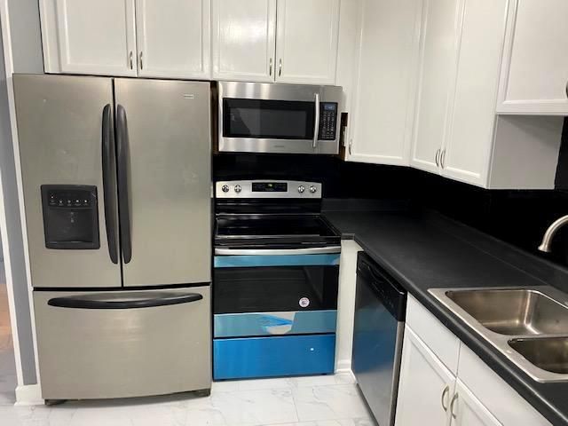 703 GARDEN Circle 3, Streamwood, IL 60107