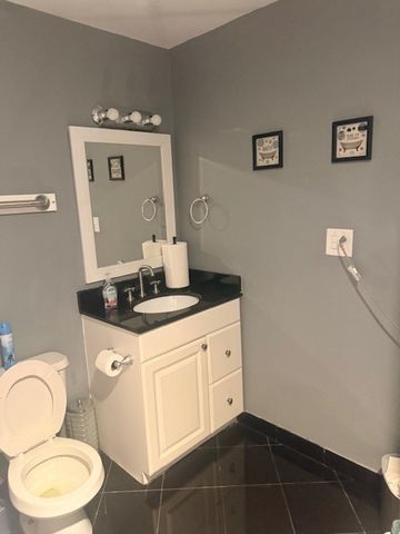 703 GARDEN Circle 3, Streamwood, IL 60107