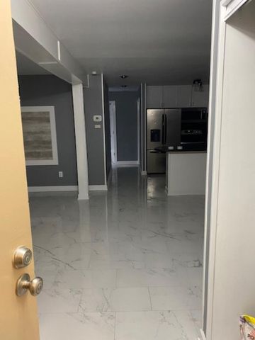 703 GARDEN Circle 3, Streamwood, IL 60107