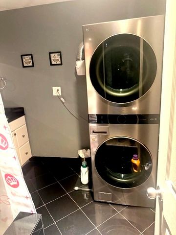 703 GARDEN Circle 3, Streamwood, IL 60107