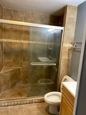 703 GARDEN Circle 3, Streamwood, IL 60107