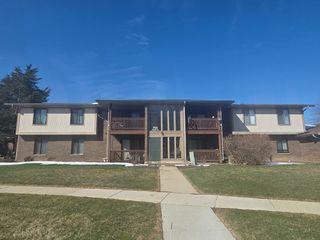 703 GARDEN Circle 3, Streamwood, IL 60107