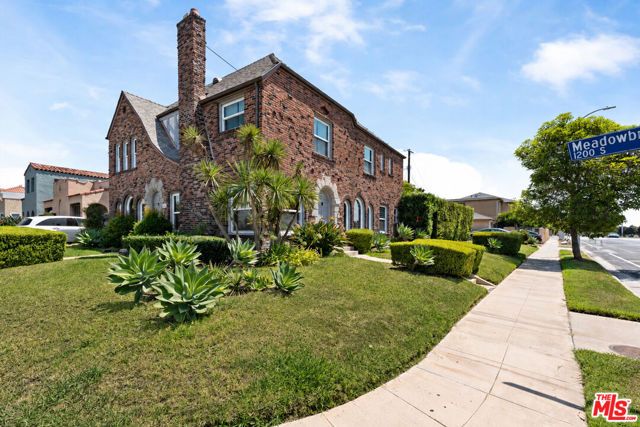 5245 San Vicente Avenue, Los Angeles, CA 90019