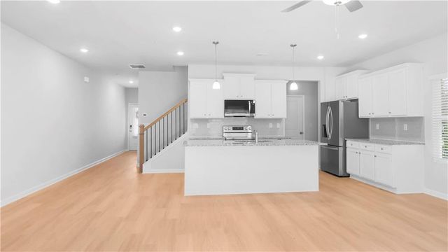 371 Lanier Circle, Woodstock, GA 30189