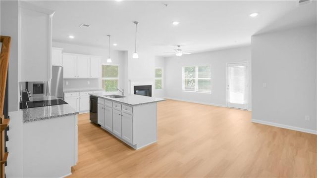 371 Lanier Circle, Woodstock, GA 30189