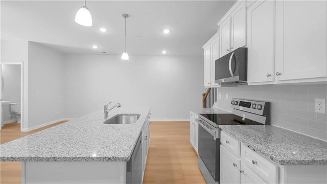 371 Lanier Circle, Woodstock, GA 30189
