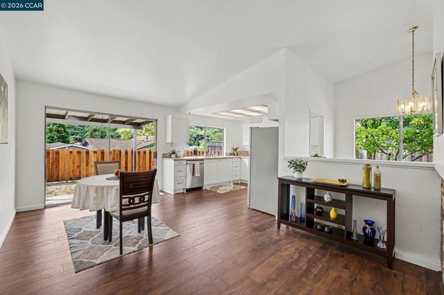 2498 La Reina St, Pinole, CA 94564