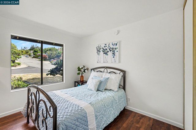2498 La Reina St, Pinole, CA 94564