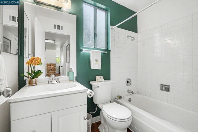 2498 La Reina St, Pinole, CA 94564